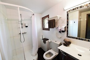 Le Mas Des Aigras - Hôtel & Restaurant
