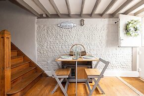 Cosy Character Cottage by the Sea