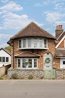 Cosy Character Cottage by the Sea