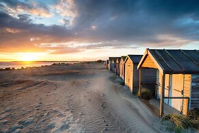 Cosy Character Cottage by the Sea