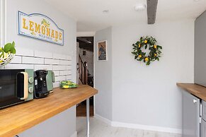 Cosy Character Cottage by the Sea