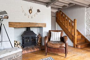 Cosy Character Cottage by the Sea