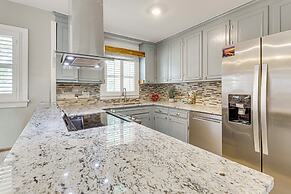 Riverfront Fun: Quiet Home Near Hampton Coastline