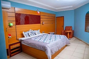 The Kings Hotel and Suites