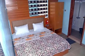 The Kings Hotel and Suites