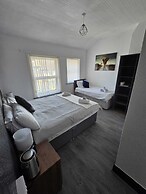 Lynbar Hotel