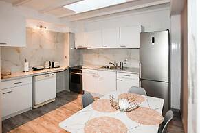 Charming Samos Escape With Jacuzzi and Private Balcony