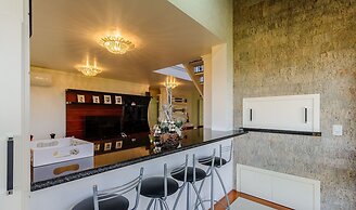 3 Bedroom Apartment With Mountain View Rlu0302