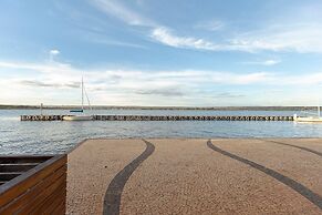 Apt Facing Lake Paranoa - Clr314
