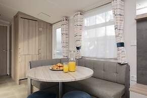 Suncrest Plus Caravan by Belvilla