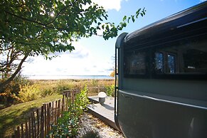 Wohnwagen auf Gnitz am Achterwasser