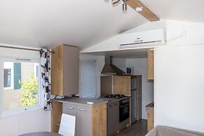 Apartment on Lake Serre-poncon With Pool
