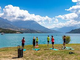 Apartment by Lake Serre-poncon With Pool