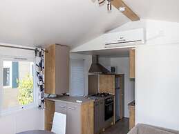 Apartment by Lake Serre-poncon With Pool