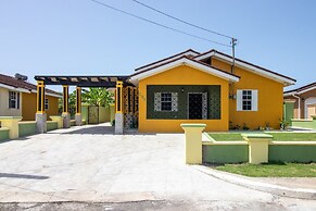 Cozy Cove Villa in Drax Hall
