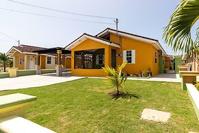 Cozy Cove Villa in Drax Hall