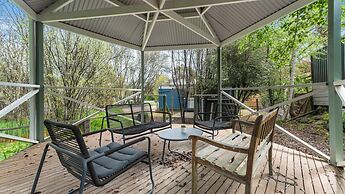 Gray Chalet in Daylesford