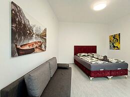 Comfy 4BR Apt Ideal for Groups Families