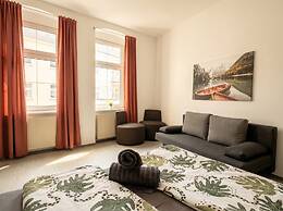 Comfy 4BR Apt Ideal for Groups Families