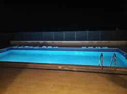 Sunset Villa Aves With Pool, Gym and Sauna