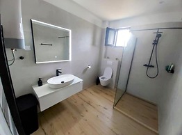 Sunset Villa Aves With Pool, Gym and Sauna