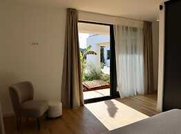 Sunset Villa Aves With Pool, Gym and Sauna