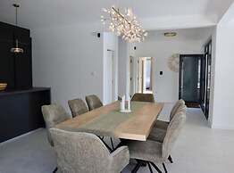 Sunset Villa Aves With Pool, Gym and Sauna