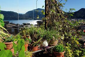 Luce di Lago Terrace