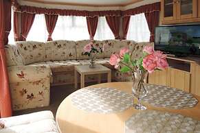 Mobile Home in Kolczewo With a Terrace