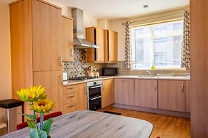 14 Guests-6 Bedroom House, Free Parking