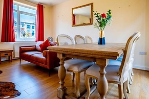 14 Guests-6 Bedroom House, Free Parking