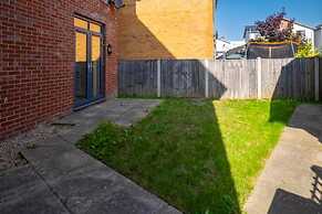 14 Guests-6 Bedroom House, Free Parking