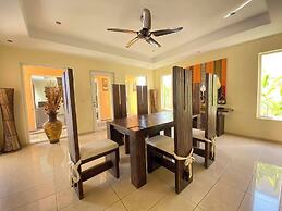 Tropical Luxury 4BR Pool Villa w Game Area