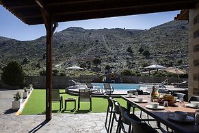 Villa Pasiphae - With Private Heated Pool