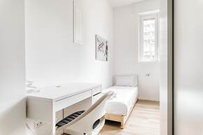Stylish 2-Bedroom flat near CityLife