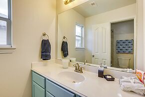 Group-ready Getaway in North Houston!