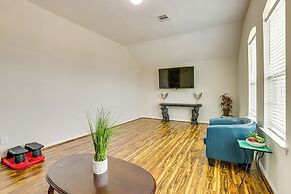 Group-ready Getaway in North Houston!