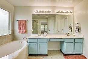 Group-ready Getaway in North Houston!