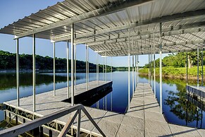 Walk to Pomme de Terre Lake: Pet-friendly Escape
