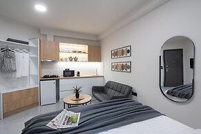 LIV - Prime Central Athens Studio S8-2a