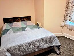 Central 2-bed House - Sleeps 2 & Friendly