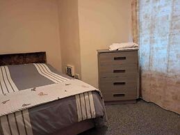 Apartment Sleeps 3 - Garden, Pets Welcome