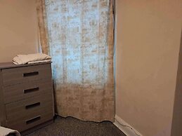 Apartment Sleeps 3 - Garden, Pets Welcome