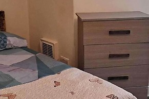 Central 2-bed House - Sleeps 2 & Friendly