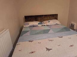 Apartment Sleeps 3 - Garden, Pets Welcome