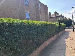 Central 2-bed House - Sleeps 2 & Friendly
