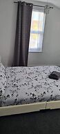 Cosy 2-bed Apartment - Sleeps 4 & Central