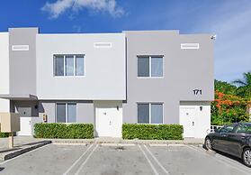 Stylish Townhouses by Design District