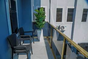Clifford Apartment