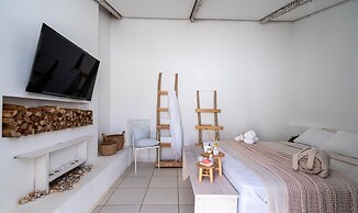 Cozy Lakefront Suites RGB
